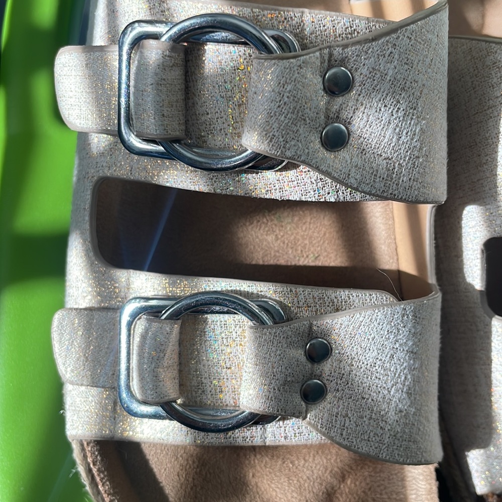 Faux leather size 4 shimmery tan buckle slide sandals boho Festival hippie - Picture 2 of 7